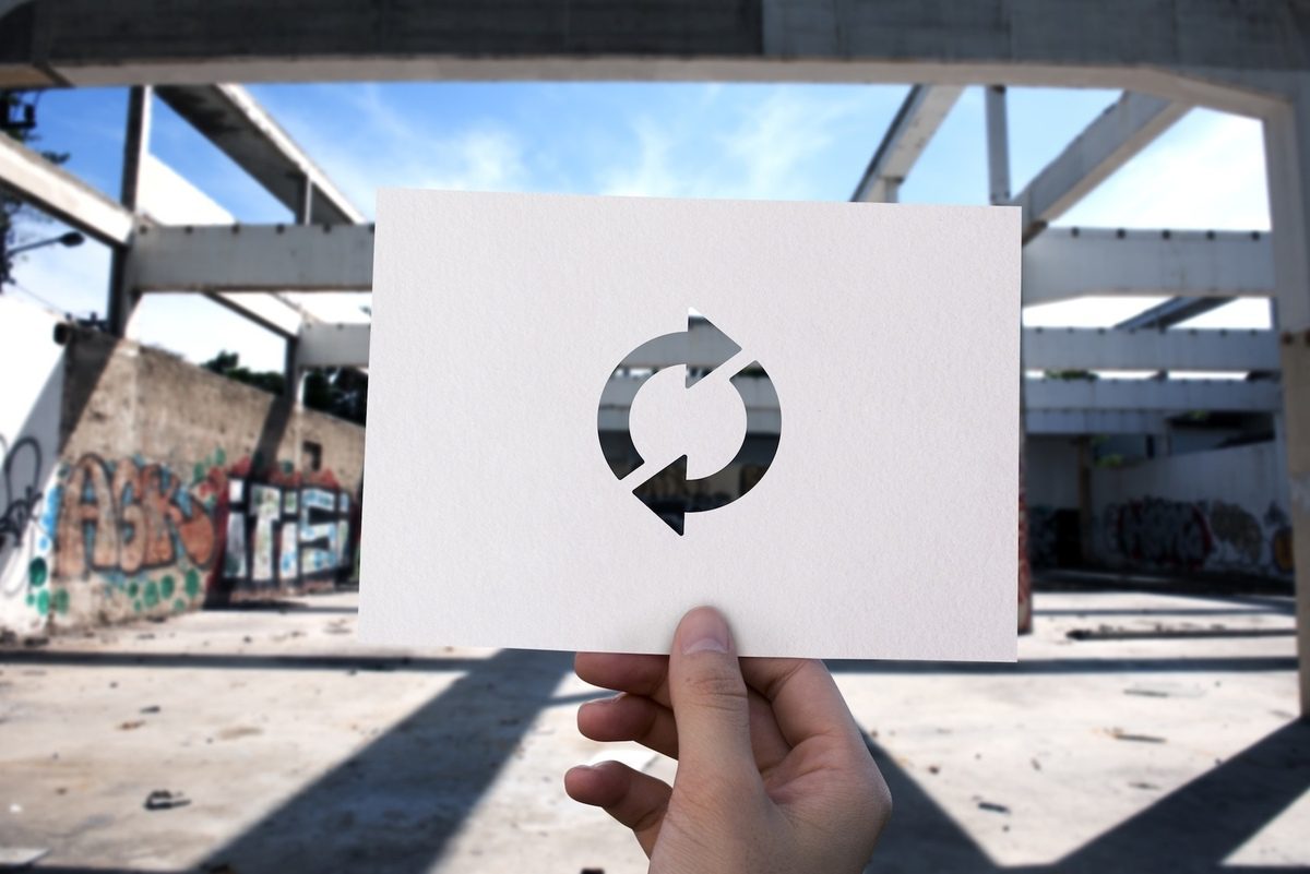 photo qui montre une feuille avec deux flèches qui illustre la réutilisation