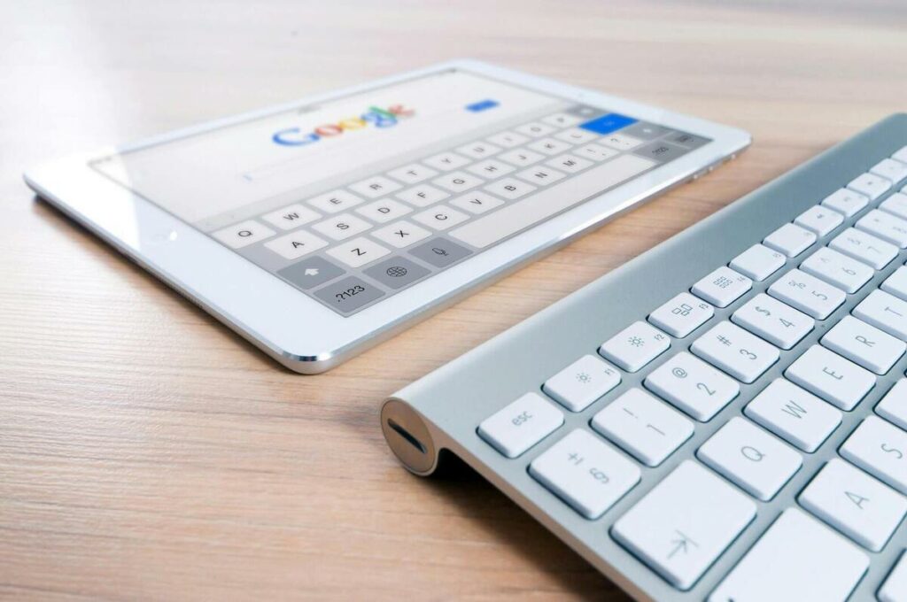 photo d'une tablette et d'un clavier